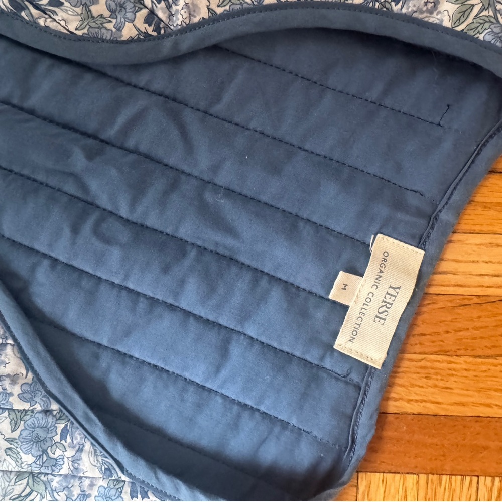 Quilted Reversible Vest in Blue Floral and Solid Navy Yerse M - Picture 4 of 6